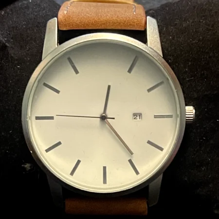 Watch 45mm Clear, simple classic design